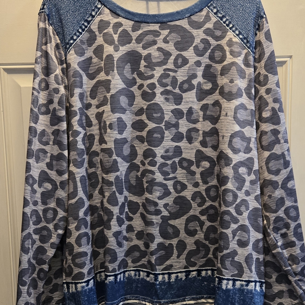 Stylish Blue Leopard Print Women's Top